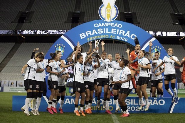 Assim como nos torneios internacionais, os Brasileirões também têm hegemonia paulista. O maior campeão brasileiro é o Corinthians, que além de ganhar a já citada edição deste ano, também faturou em 2018 e 2020. 