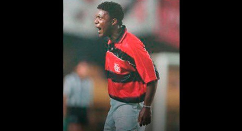 Assim como Tita, ele também tem dez partidas com a camisa 10 do Flamengo na competição continental.