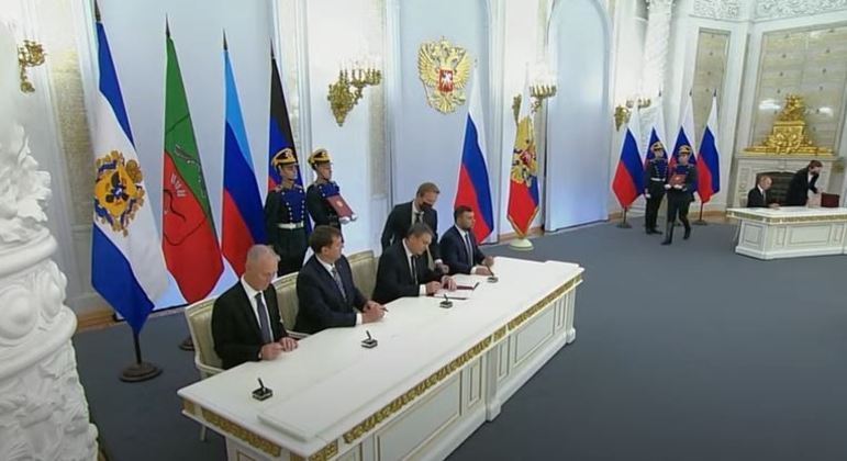 Cerimônia que ratificou a anexação contou com representantes das quatro regiões ucranianas