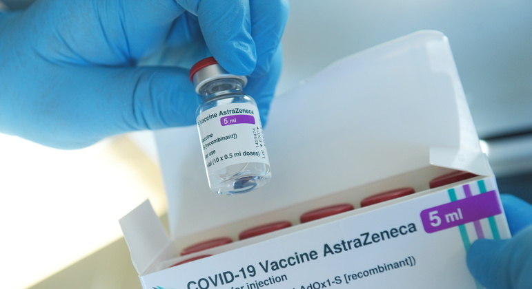 Vacina não tem relação com formação de coágulos, garante fabricante e órgãos internacionais