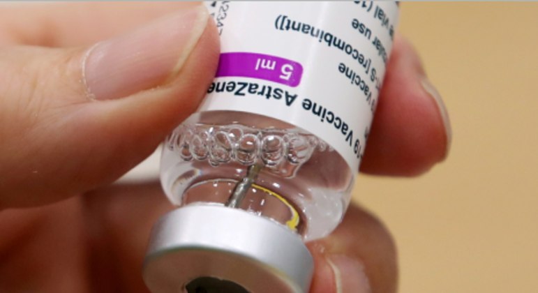 Fiocruz vai interromper produção da vacina da AstraZenca até a chegada de insumos