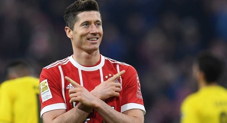Astro do Bayern de Munique, o polonês Lewandoswki pode mudar de ares em breve. De acordo com o jornal espanhol "As", o artilheiro tem preferência em fechar com o Real Madrid.
