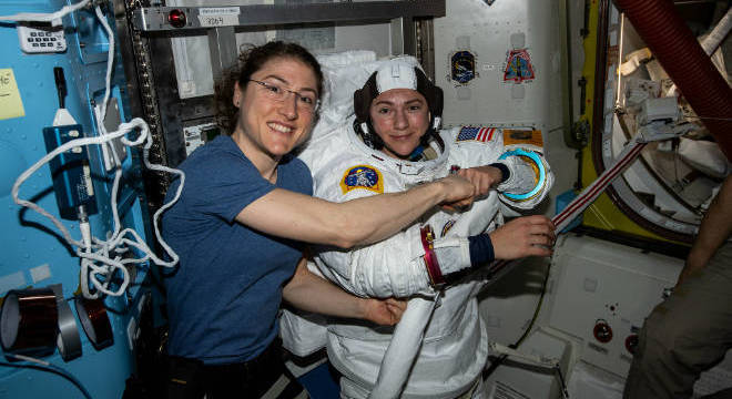As astronautas norte-americanas Christina Koch e Jessica Meir