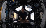Viver no espaço pode ser estressante, e o astronauta japonês Soichi Noguchi, da Agência de Exploração Aeroespacial Japonesa (JAXA, na sigla em inglês), mostrou onde ele medita na Estação Espacial