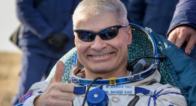 Astronauta da Nasa Mark Vande Hei após retornar da Estação Espacial Internacional