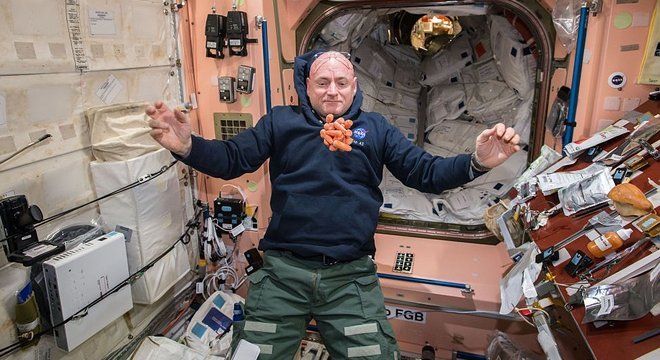 Astronauta e cenouras no espaço: Estudos sobre a nutrição podem fornecer a chave para missões mais longas e distantes