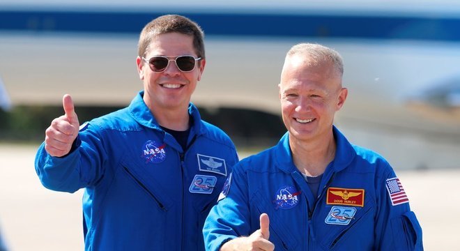 Bob Behnken e Doug Hurley na Flórida em 20 de maio, quando lançamento precisou ser adiado por conta do mau tempo