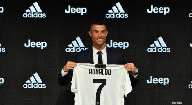 Atacante - Cristiano Ronaldo: do Real Madrid para a Juventus - Ano: 2018 - Valor: 99,2 milhões de libras (500.275.520 de reais)