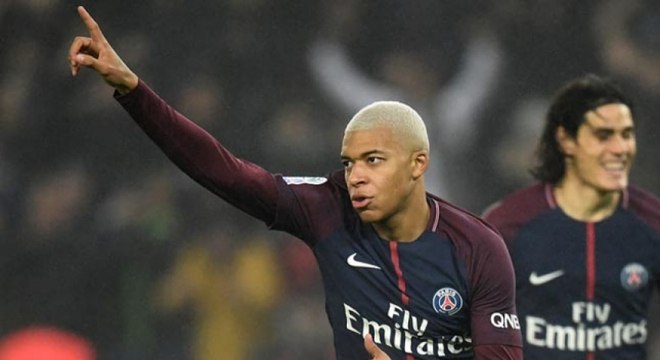 Atacante - Kylian Mbappé: do Monaco para o Paris Saint-Germain - Ano: 2017 - Valor: 165,7 milhões de libras (835.641.670 de reais)