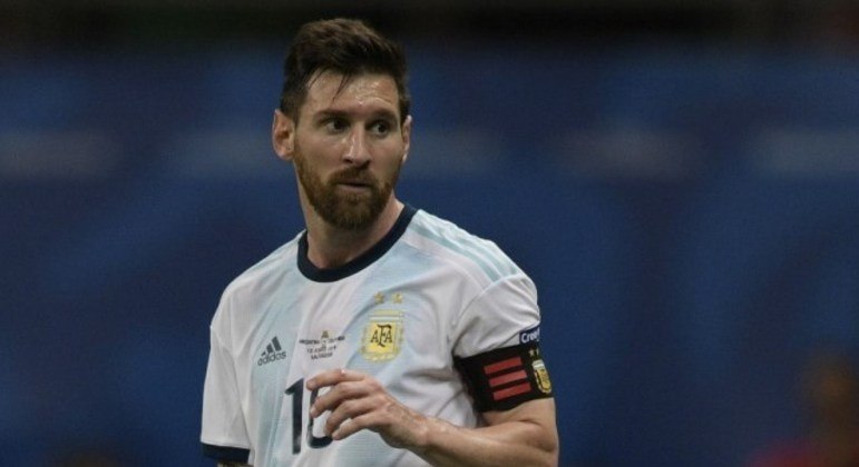 Atacante: Lionel Messi – 34 anos – Valor de mercado: 80 milhões de euros (cerca de R$ 490 milhões na cotação atual).