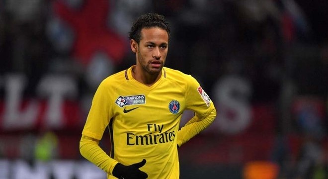 Atacante - Neymar: do Barcelona para o Paris Saint-Germain - Ano: 2017 - Valor: 200 milhões de libras (1.008.620.000 de reais)