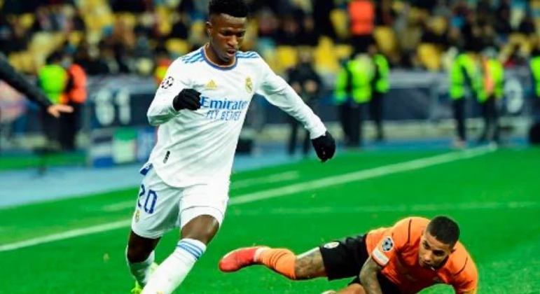 Atacante: Vinícius Júnior (Real Madrid) - 50 milhões de euros ((R$ 323,4 milhões) / Coutinho (Barcelona) - 20 milhões de euros (R$ 129,3 milhões)