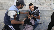 Ataque a escola de um braço da ONU deixa mortos e feridos no território palestino de Khan Younis 