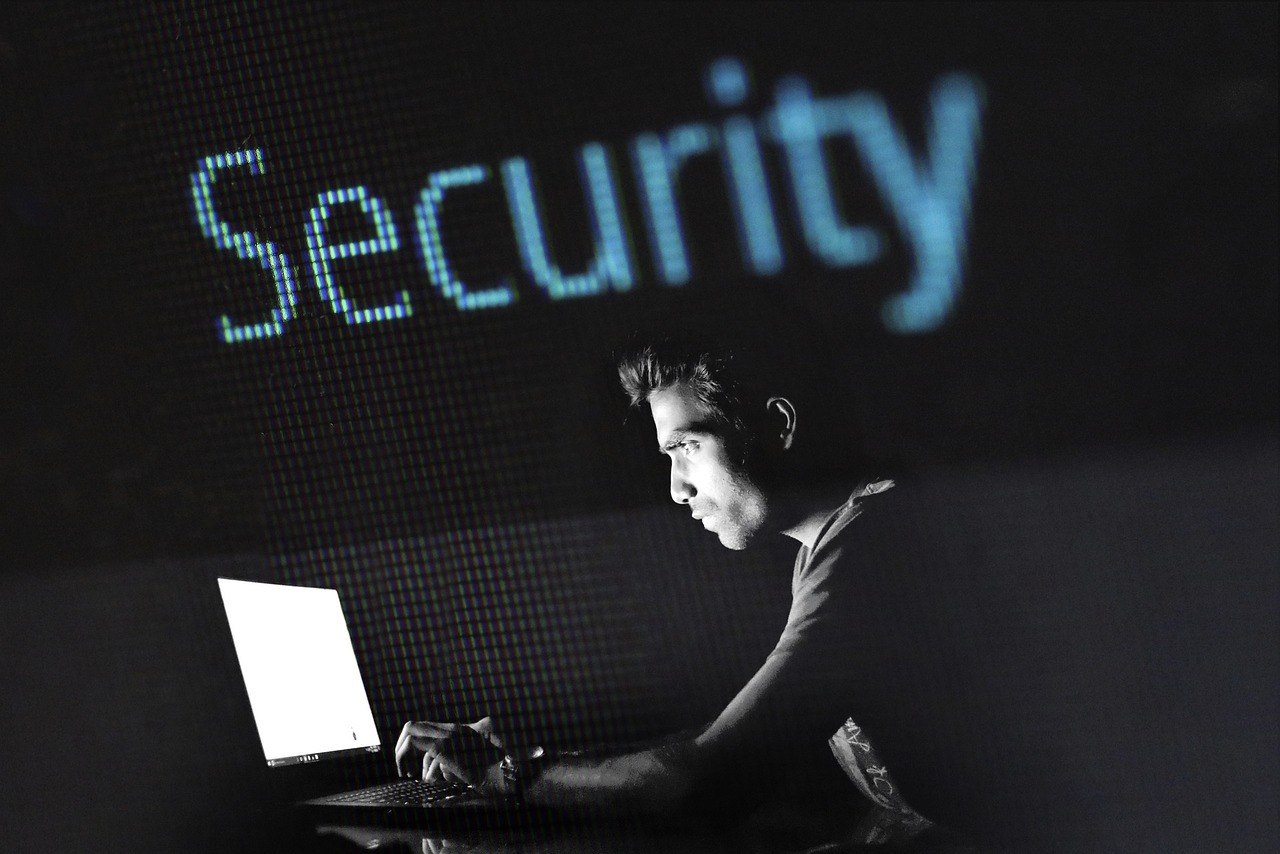 Ataque cibernético em aeroportos: a importância da prevenção