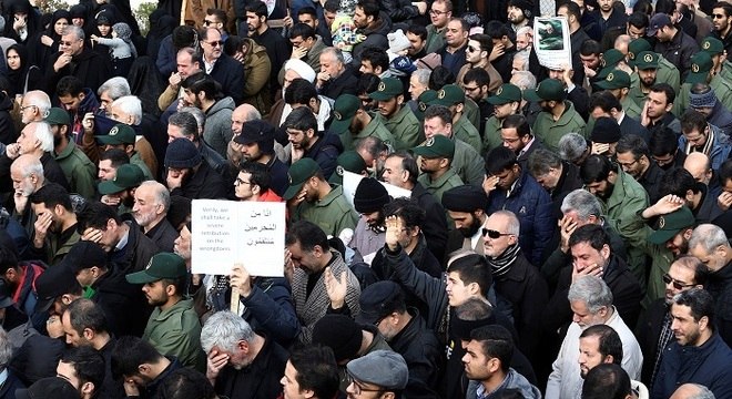 Manifestação no Irã contra o assassinato do major-general Qassem Soleimani
