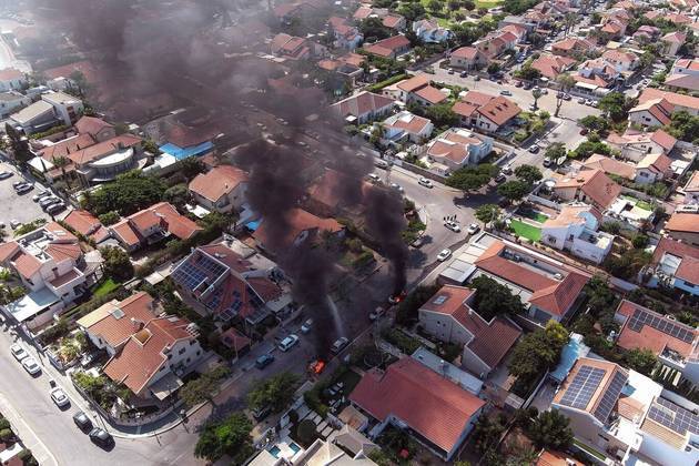 Mísseis, porém, chegaram a atingir o solo na cidade de Ashkelon. Os serviços de emergência de Israel contabilizaram mais de 150 mortos e 1.100 feridos