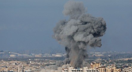 Serviços de Israel contabilizam ao menos 100 mortos e 900 feridos