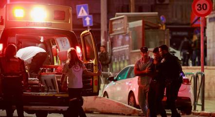 Homem feriu dois policiais após abrir fogo, em Jerusalém