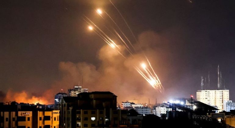 Israel dispara mísseis contra Gaza após ataques realizados pelo Hamas 
no último sábado (7)