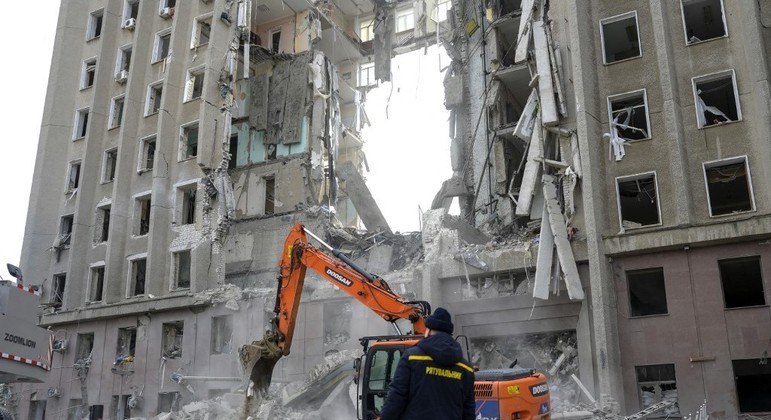 Bombardeio destruiu parcialmente o prédio administrativo de Mykolaiv