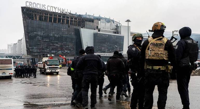 Rússia prende onze suspeitos após ataque terrorista a casa de shows em  Moscou - Notícias - R7 Internacional