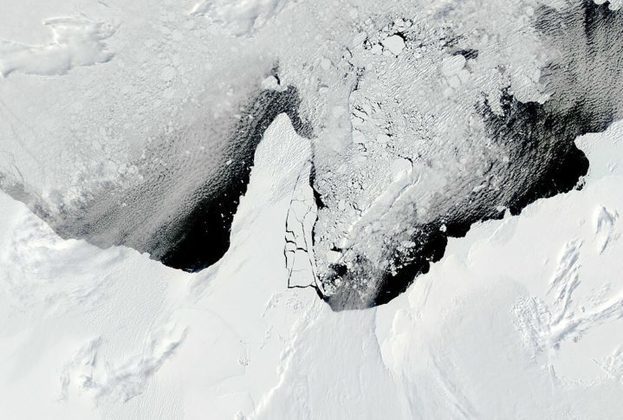 Até aquele momento, o iceberg estava preso no fundo do mar desde que se desprendeu da plataforma de gelo Filchner, em 1986.