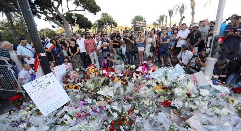 Islamista radical matou 86 pessoas atropeladas na cidade de Nice, França, em 2016