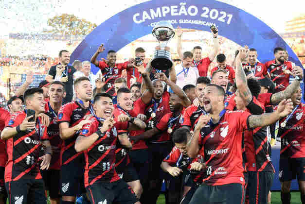 Athletico Paranaense: 2 títulos - Copa Sul-Americana 2018 e Copa Sul-Americana 2021 (foto)