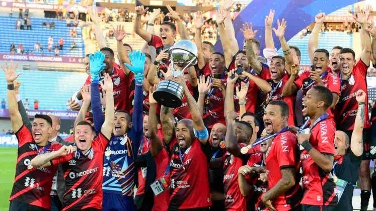 Athletico-PR (Brasil) - Quantidade de títulos de Copa Sul-Americana: 2 conquistas - Edições: 2018 e 2021
