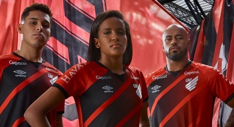 ATHLETICO-PR - Contrato com a Umbro renovado em 2020, mas a duração não foi divulgada. A parceria entre a empresa e o Furacão já dura 24 anos