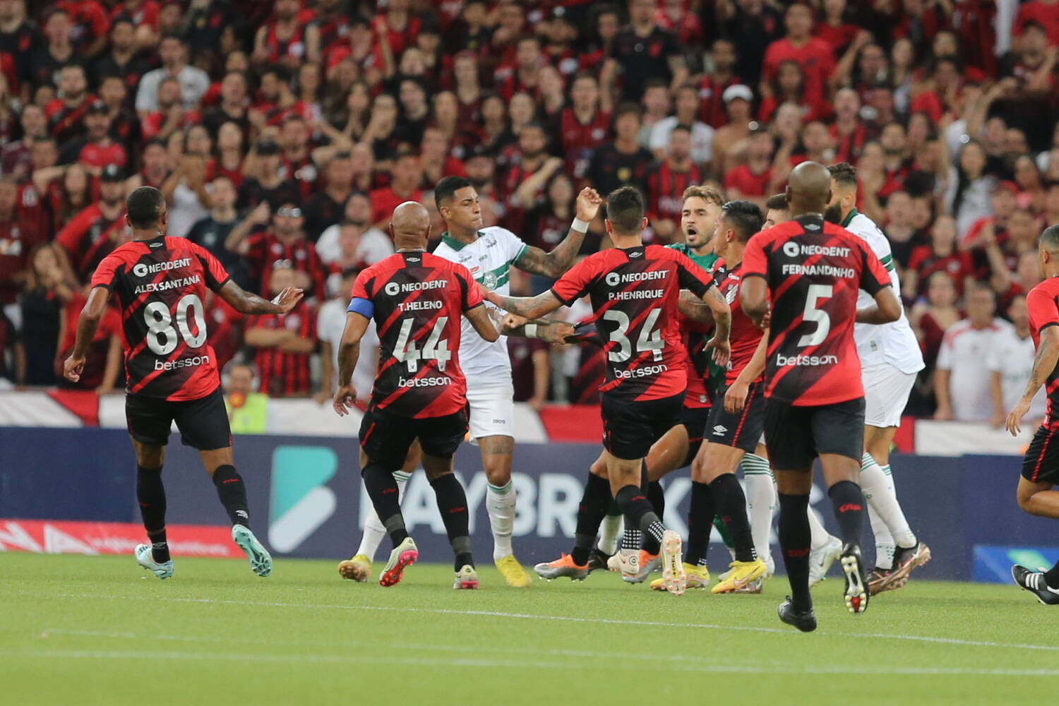 Sem mercado na Europa, Robinho volta ao Santos para ganhar fortuna por mês  - Fotos - R7 Futebol