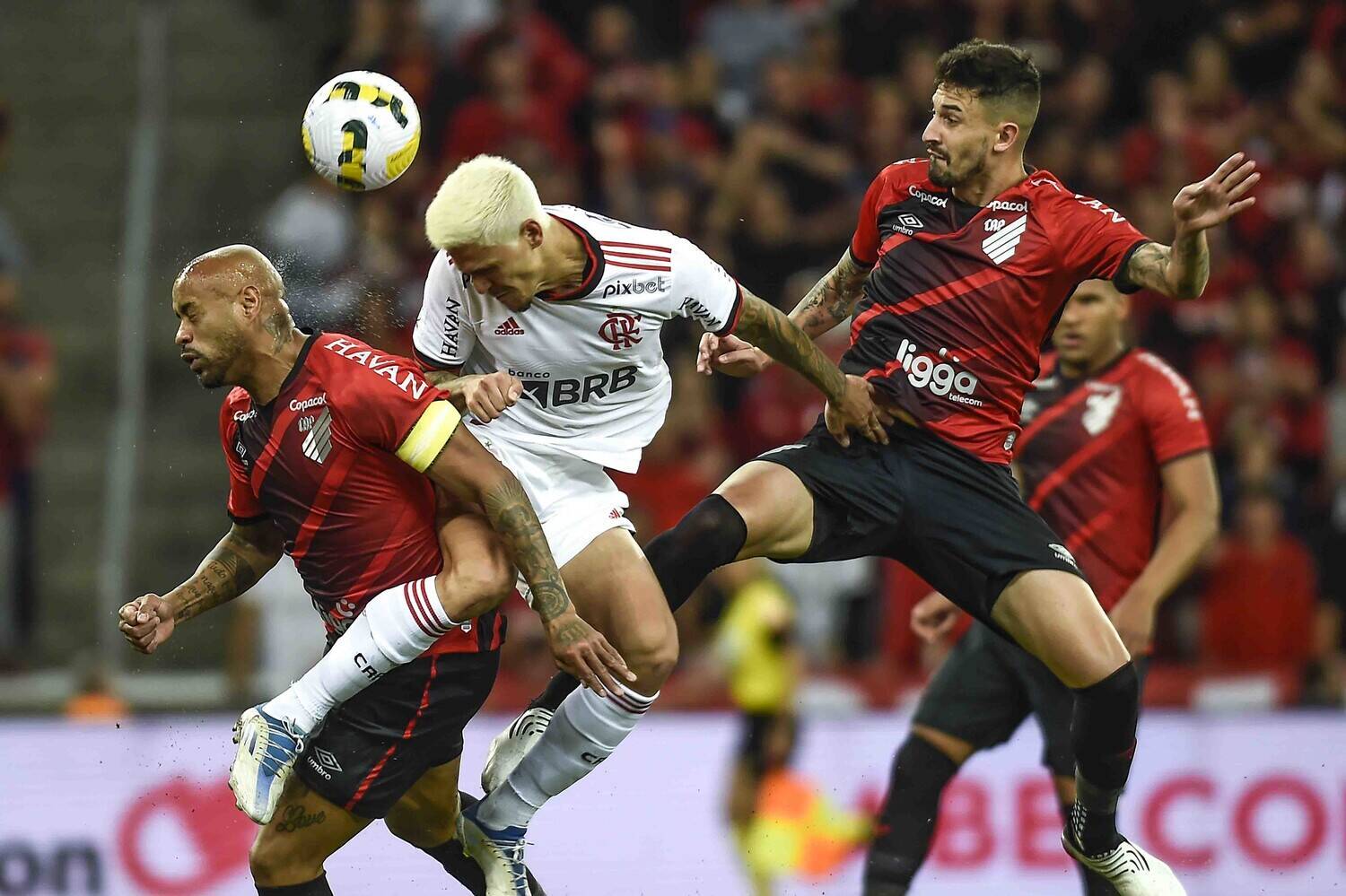 Léo joga hoje? Os suspensos e lesionados do Vasco para enfrentar o  Palmeiras pelo Brasileirão