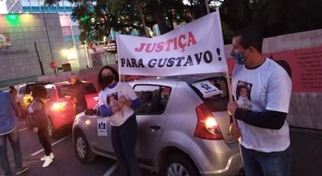 Ativistas fizeram protestos em Porto Alegre contra a impunidade no caso Gustavo Amaral