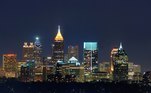 4. Atlanta, GeórgiaEm razão de o aeroporto de Atlanta ser um hub aéreo, ou seja, servir como centro de distribuição de voos, chegar até a cidade de avião é fácil e razoavelmente barato. Em Atlanta, algumas opções para fugir de excursões caras são fazer uma caminhada nos Apalaches e viajar ao Stone Mountain Park. Outras atrações gratuitas ou de baixo custo são o Fernbank Science Center, o Martin Luther King Jr. National Historic Site e o Atlanta Contemporary Art Center