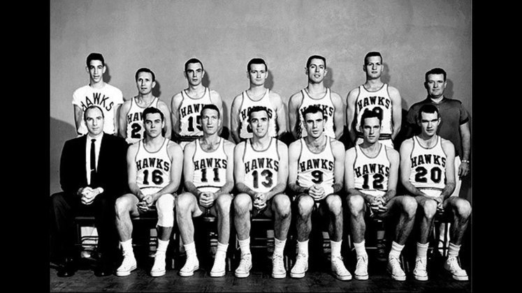 Atlanta Hawks: 1 título - 1958 (foto) *A franquia era conhecida na época como St. Louis Hawks
