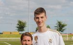 Em
2019, a promessa do basquete foi à Espanha para treinar no Real Madrid. Durante
o período em que esteve no país, encontrou grandes nomes do futebol, como
Sergio Ramos 
