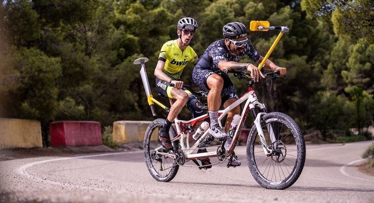 Em maio de 2021, Valentí Sanjuan pedalou com o espanhol para carregar a tocha olímpica por sete dias, antes do início dos Jogos Olímpicos de Tóquio. 
