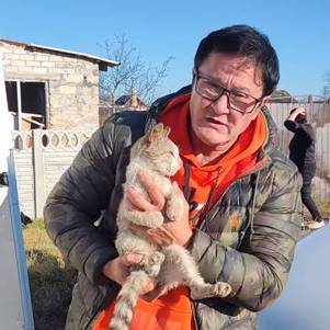 Ex-levantadora de peso Anna Kurkurina ajuda a salvar animais durante a guerra na Ucrânia