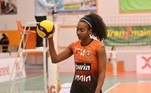 Mariana Dantas, que atua na liga de vôlei do país do Oriente Médio há poucos meses, é mais uma das atletas que buscam deixar a região após a escalada dos conflitos
