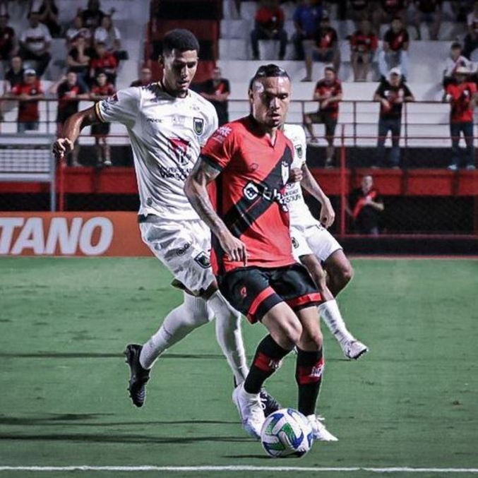 Atlético-GO e Volta Redonda fizeram um bom jogo no Antônio Accioly