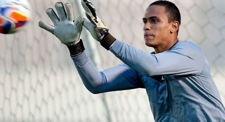 ATLÉTICO-GO - três reforços - Renan - goleiro, Ramon - volante, Dellatorre - atacante. Além disso, comprou em definitivo o lateral-esquerdo Arthur Henrique e o volante Edson, que já estavam no clube
