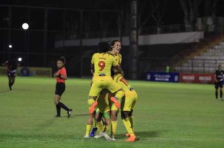 Jogadoras do Atlético Huila comemoram classificação