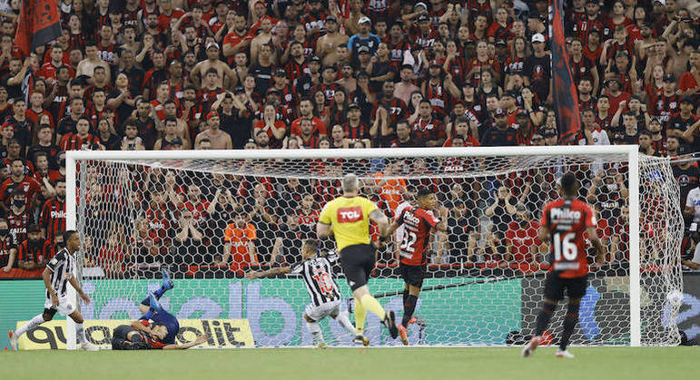 Atlético-MG marcou seis gols nas duas partidas contra o Athletico-PR, pela Copa do Brasil