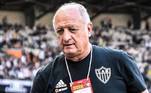 Atlético-MG 2 x 2 América-MG – 2/7No empate do clássico mineiro, Felipão fez questão de deixar clara a sua insatisfação com a arbitragem. O técnico foi expulso de campo, assim como o capitão do time, Hulk. Para Felipão, existe uma ordem da CBF para punir o atacante: 'Se o Hulk olhar feio, já é cartão amarelo'.  Ele ainda diz que o árbitro da partida, Wilton Pereira Sampaio, tem um problema pessoal com o Galo. 'Só ver o histórico dele com o Atlético. Só pegar e ver', afirmou. A origem da confusão foi a não punição de Maidana com cartão pela falta cometida no próprio Hulk