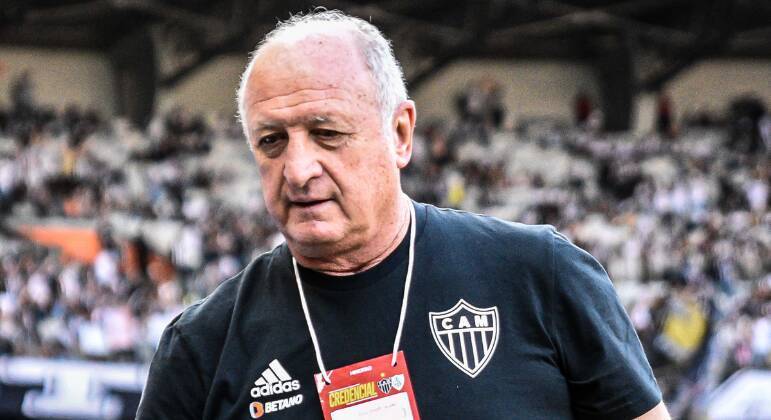 Atlético-MG 2 x 2 América-MG – 2/7No empate do clássico mineiro, Felipão fez questão de deixar clara a sua insatisfação com a arbitragem. O técnico foi expulso de campo, assim como o capitão do time, Hulk. Para Felipão, existe uma ordem da CBF para punir o atacante: 