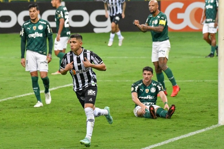 Savarino se aproveitou muito bem da pressão atleticana. Marcou os dois gols do jogo