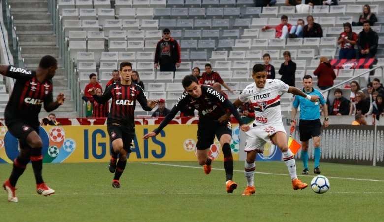 Sao Paulo Quebra Tabu De 36 Anos E Vence Atletico Pr No Brasileirao Esportes R7 Futebol