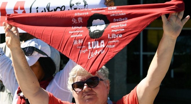 Militância realizou ato pela libertação do ex-presidente na segunda-feira, 10, em Curitiba