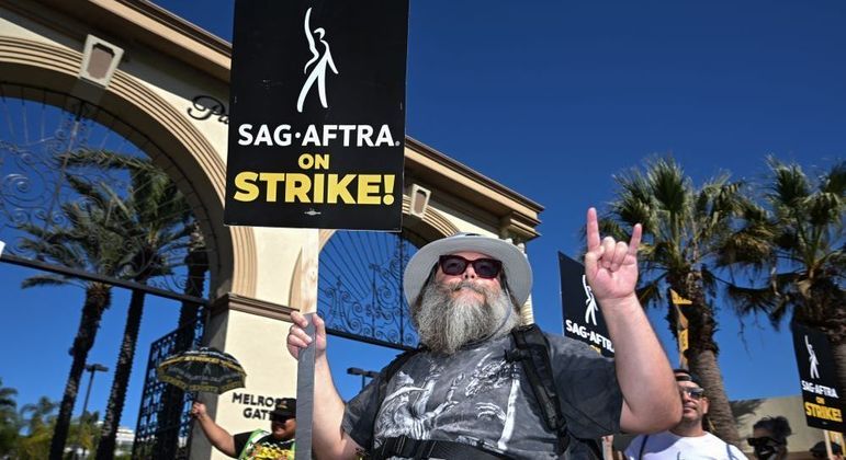 O ator Jack Black durante protesto em Los Angeles nesta quarta-feira (8)