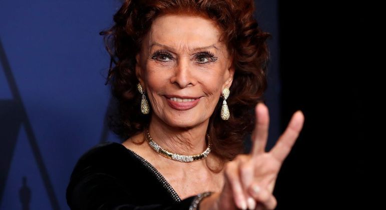 A atriz italiana Sophia Loren passou por cirurgia em Genebra, onde mora